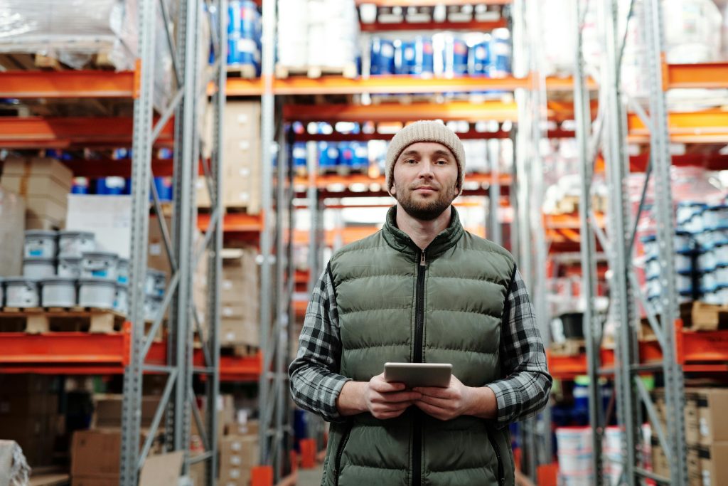 3pl pricing inbound receiving warehouse man with clipboard